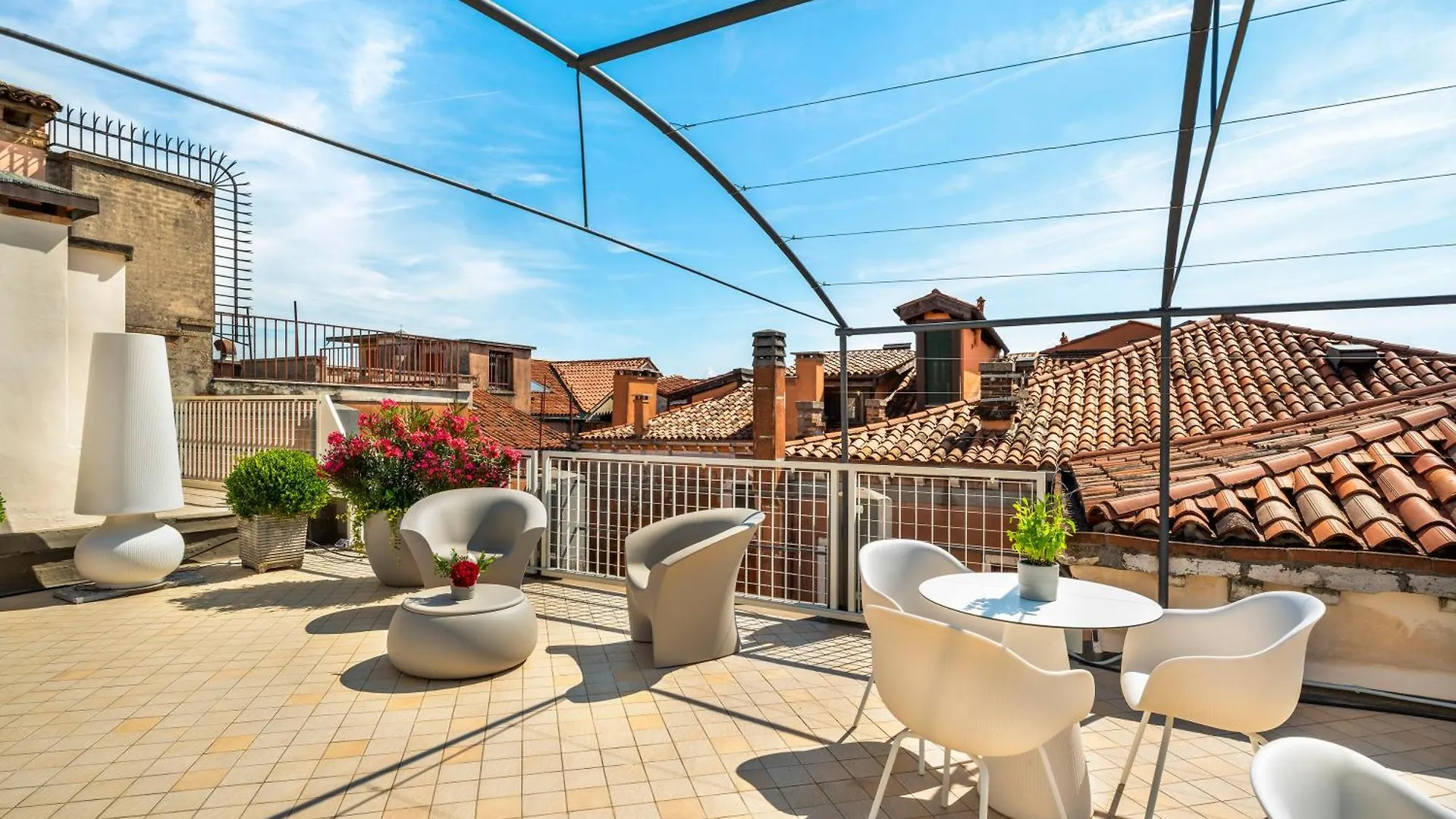 Venetian Palace R&R アパート